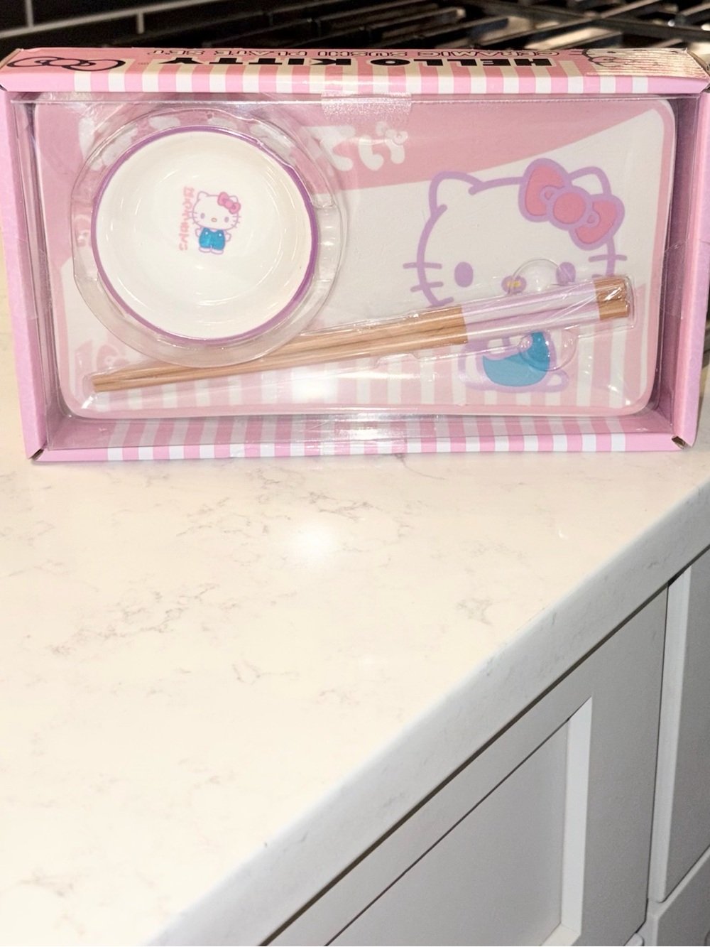 Hello Kitty Ceramic Sushi Set with Chopsticks Gift Box - Picture 5 of 8
